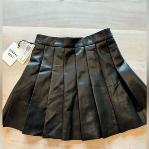 NWT Aritzia faux leather pleated tennis skirt - black size 00